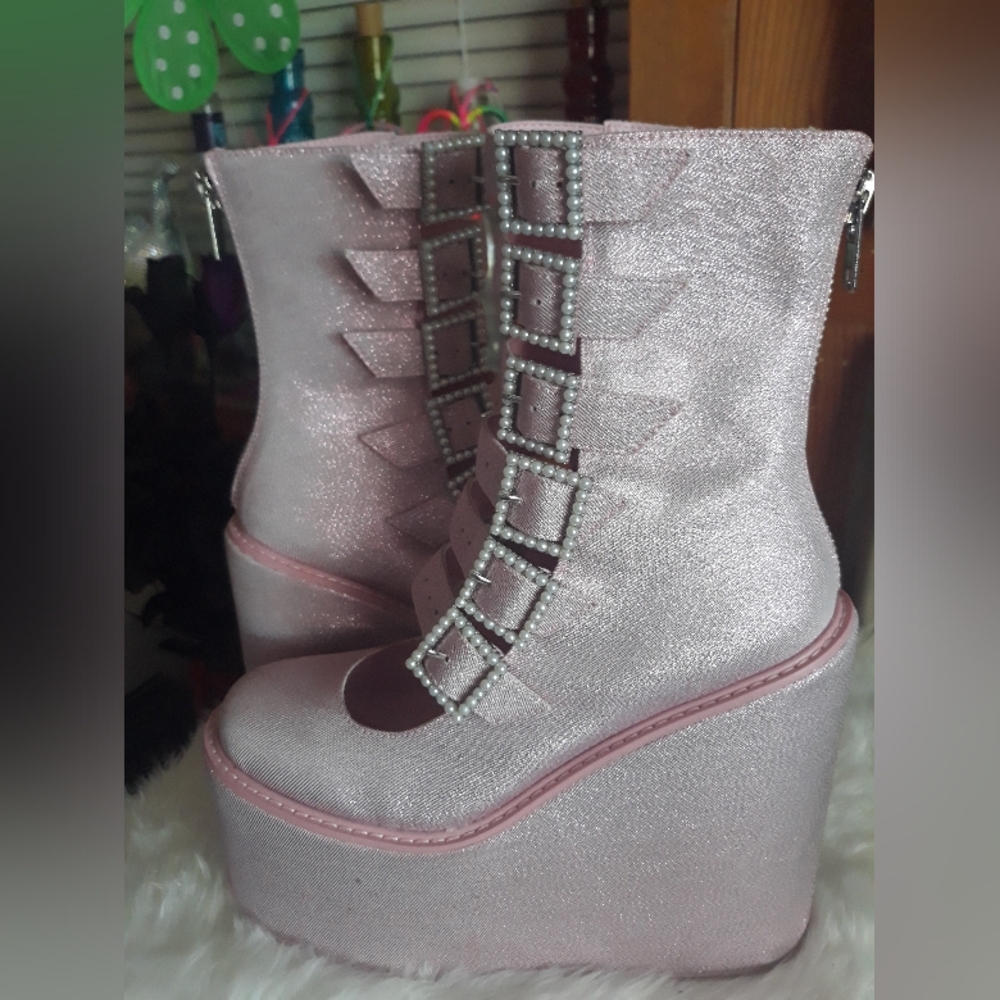 Sugar Thrillz buckle Traitor boots